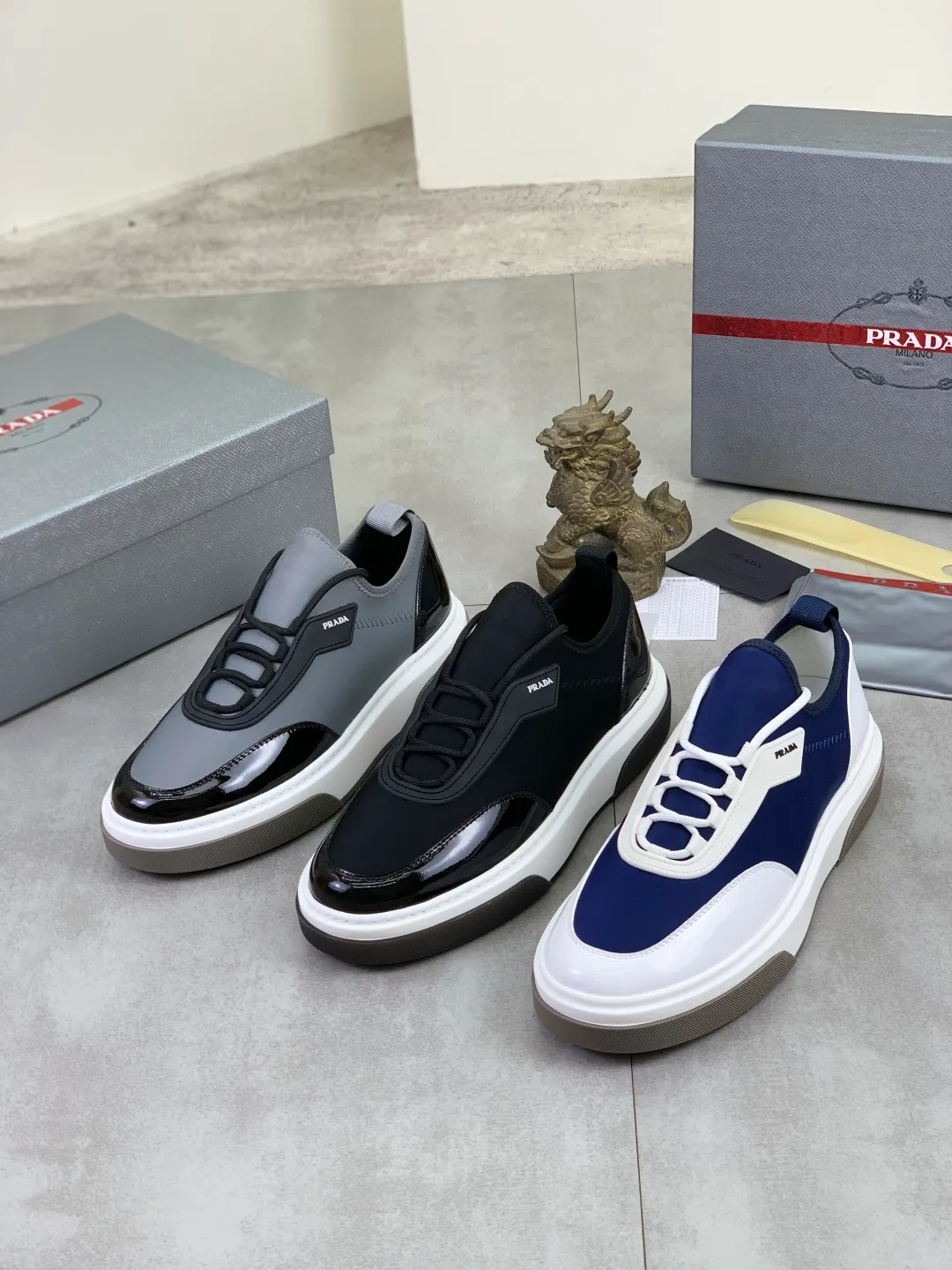 Men's men's shoes 💰P542💰 [New style] popular models are on the official website, 🆘 The trendy brand (Prada) mainly promotes popular models, avant-garde and versatile fashionable men's shoes private version mold opening, cowhide surface splicing 1:1.. Fashionable and simple, original imported cowhide lining cowhide feet; the atmosphere and personality are more fashionable, eye-catching and pursuing class. It will subvert the old idea and be a must-have for fashionistas with you! Must keep it! Tall and comfortable, large and low, high-end quality workmanship. Size: 38-44 3️⃣colors available.